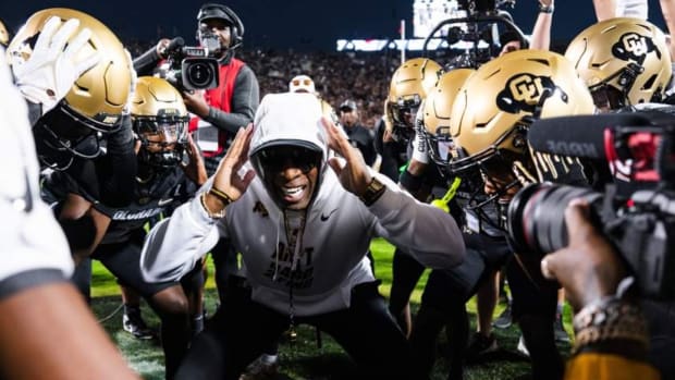 Deion Sanders with team in pregame vs. CSU